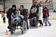 Veřejné bruslení a soutěže - slalom hadů a jiných rozličných souprav. | autor: Michal Eger